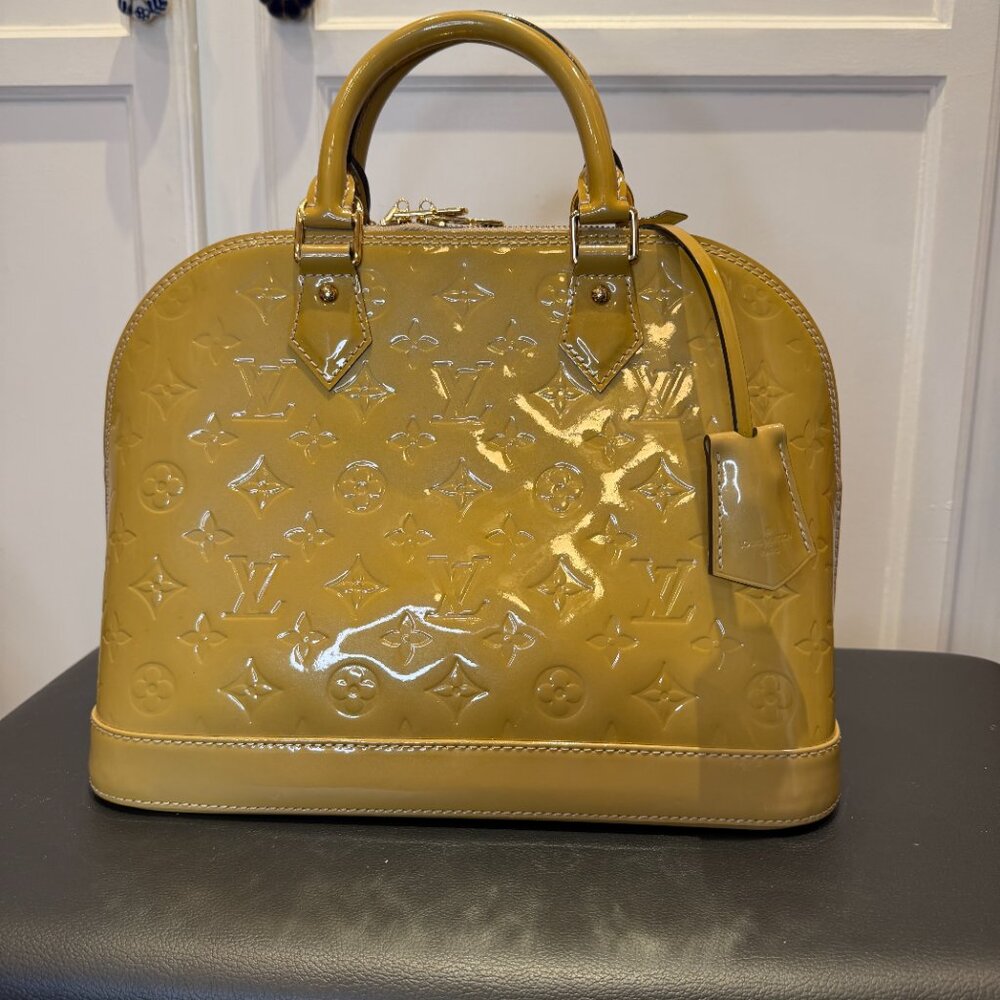 LOUIS VUITTON Monogram Vernis Alma Hand Bag Golden COA incl.